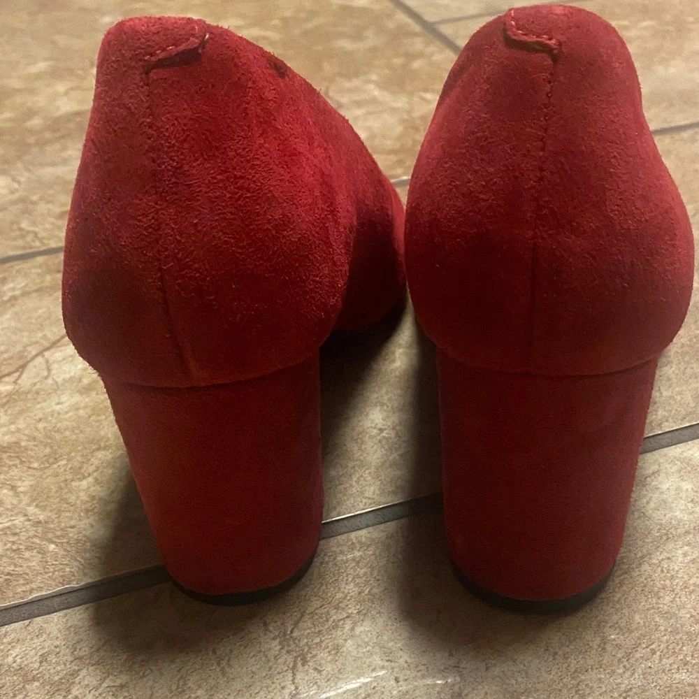 AEROSOLES elegant red
